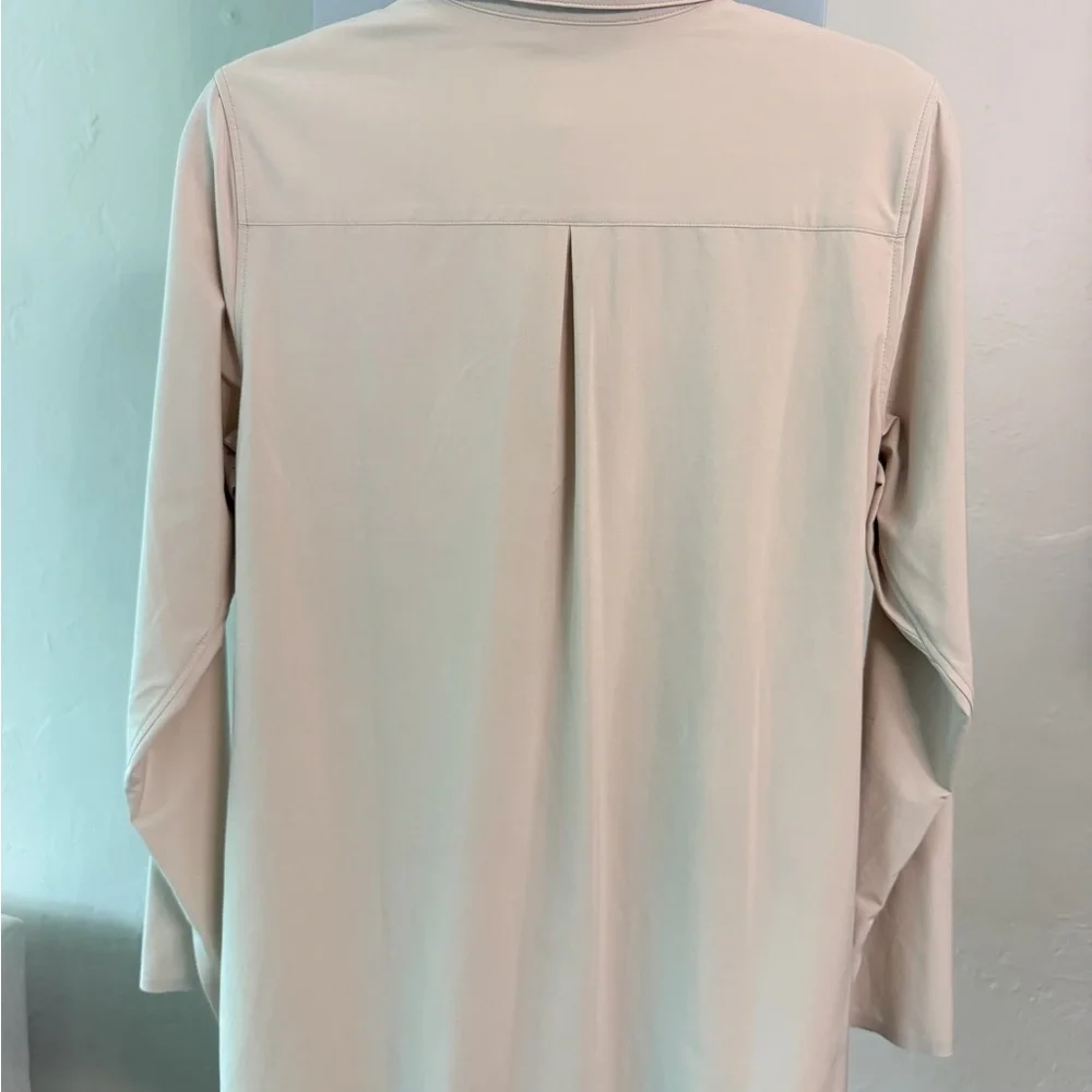 ATHLETA Urbanite Top button-down beige UPF sz M - Picture 5 of 6